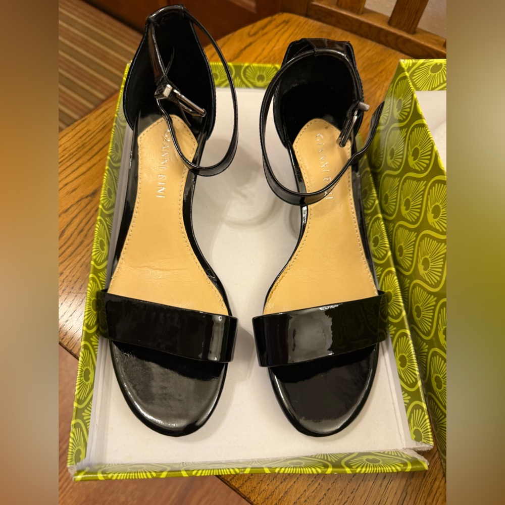 Gianni Bini Selena kitten heels. Size 8